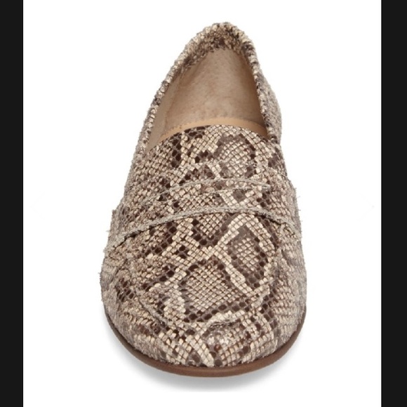 VINCE CAMUTO Elroy Penny Loafer - Picture 4 of 6